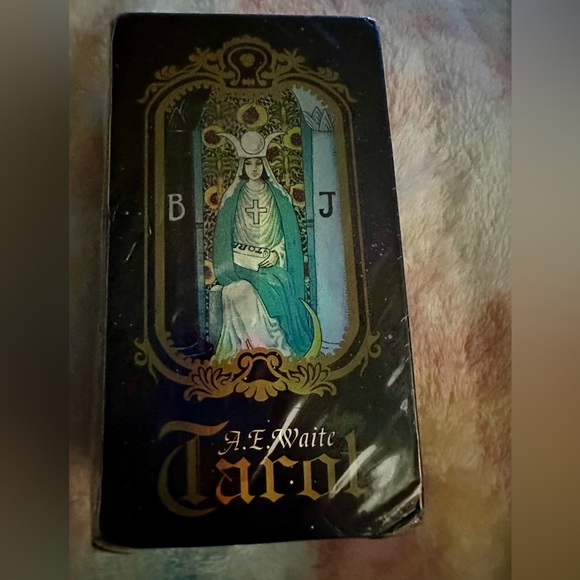Tarot Cards - Holographic Quality New in Box Set - Picture 4 of 9